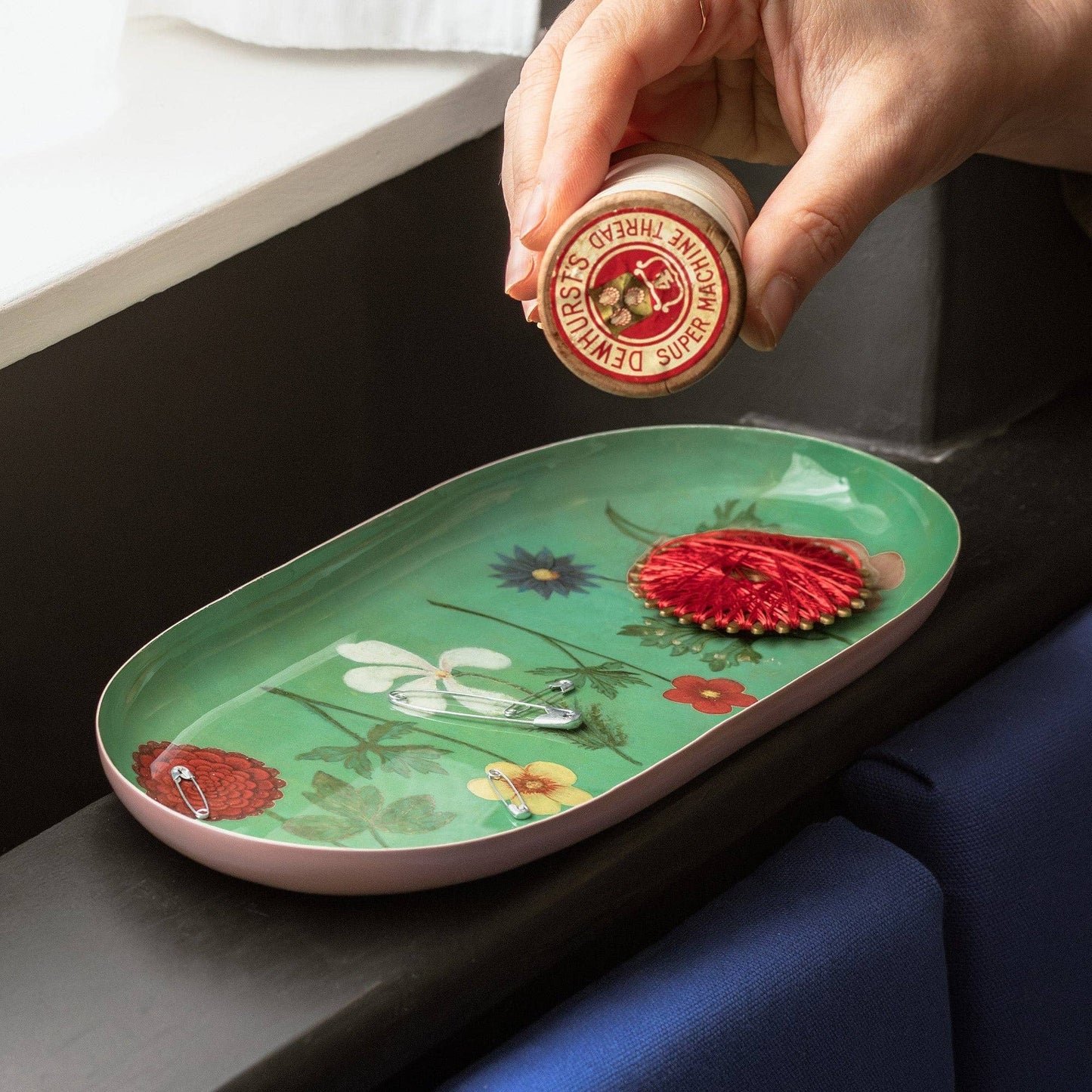 Roomytown Oval Enamel Tray, Festival of Flowers