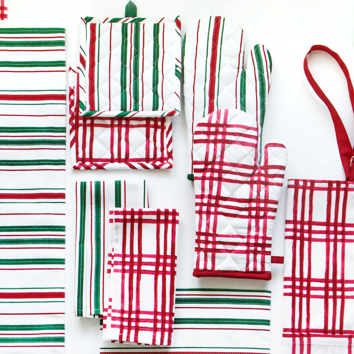 Vietri Bohemian Linens Plaid Oven Mitt & Potholder - Red/White