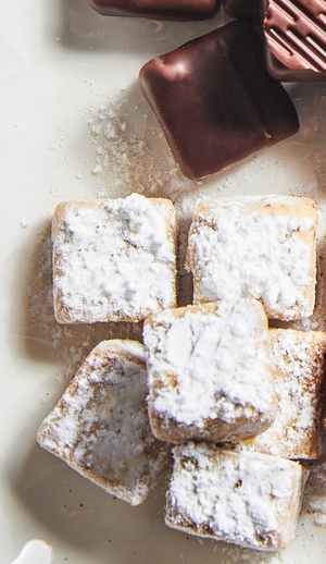 Cioccolato Lavoratti 1938 - Truffles dusted with icing sugar and Pistachio 200g