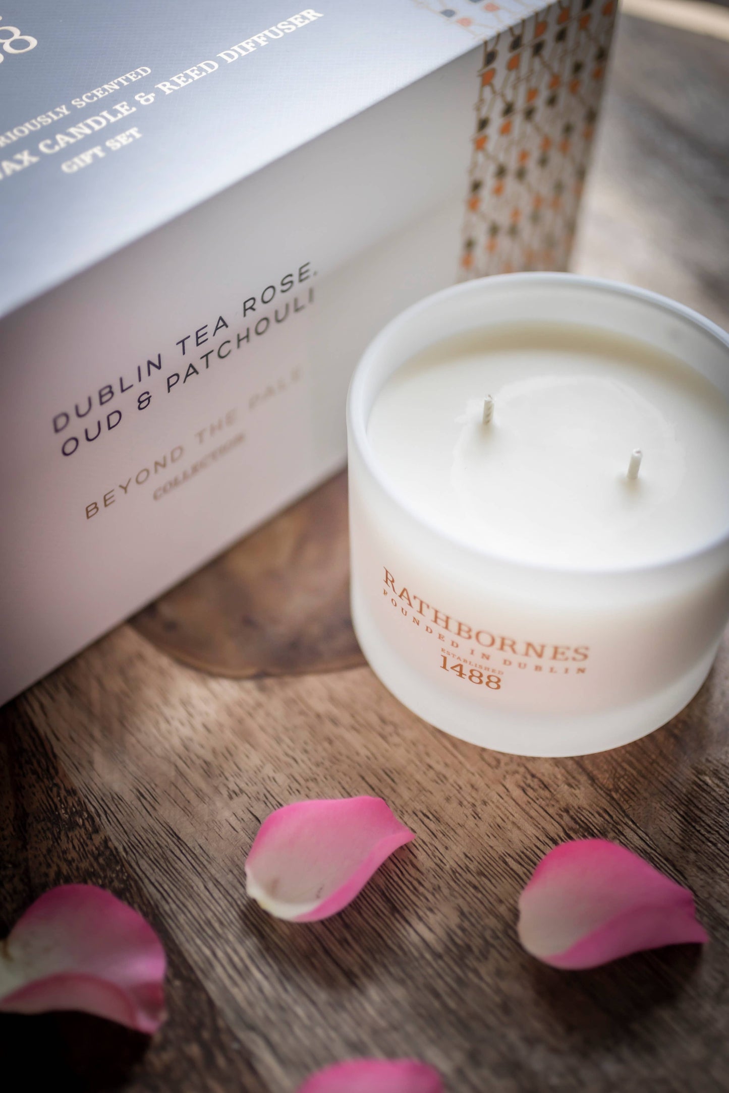 Rathbornes 1488 Dublin Tea Rose, Oud & Patchouli Scented Classic Candle