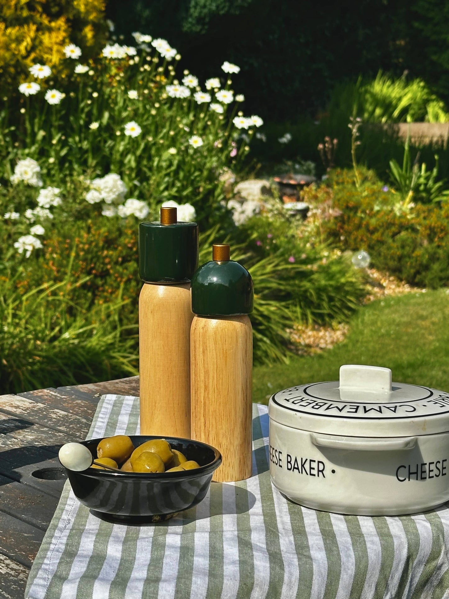 MÆGEN Salt & Pepper Grinder, Green & Gold