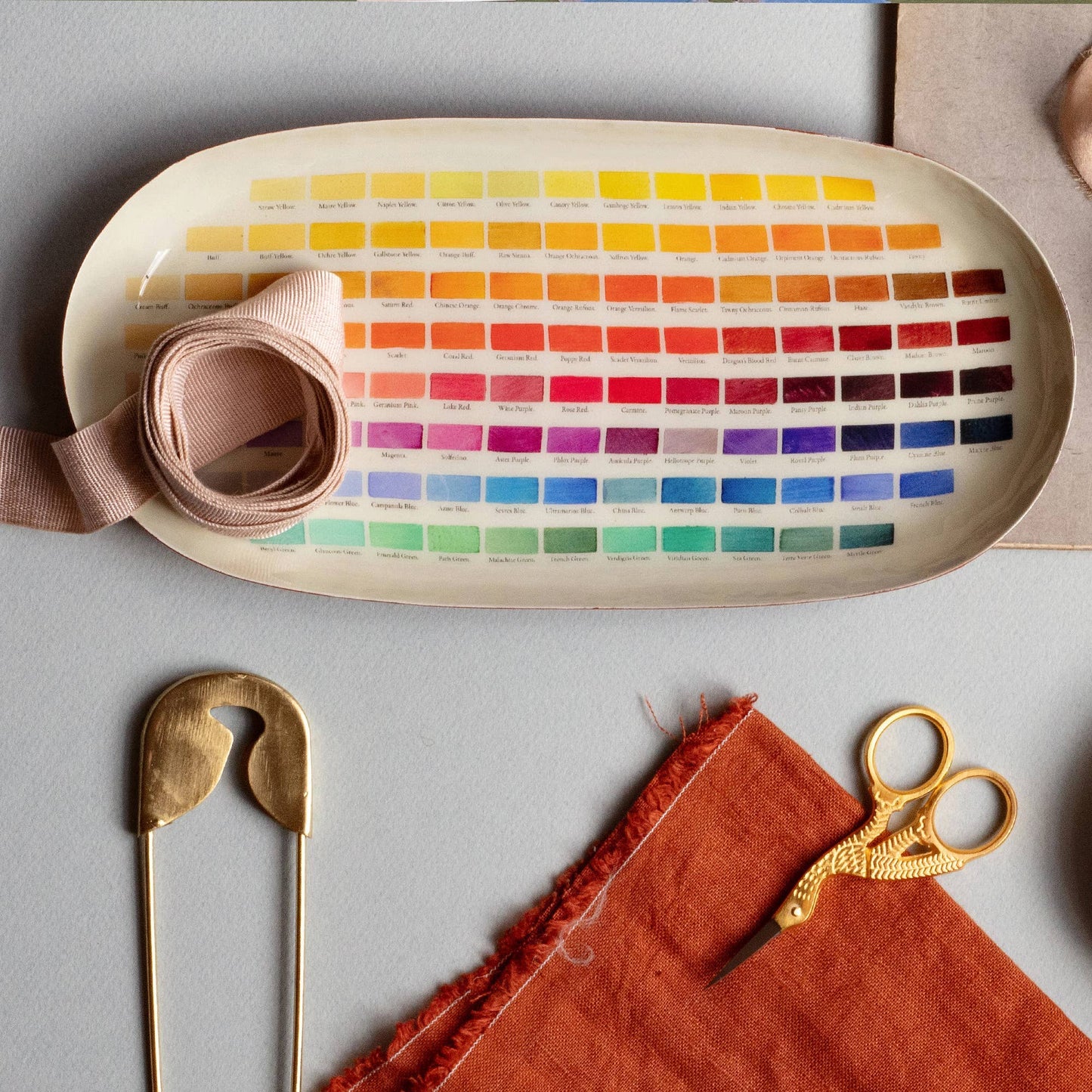 Roomytown Oval Enamel Tray, Nomenclature of Colors