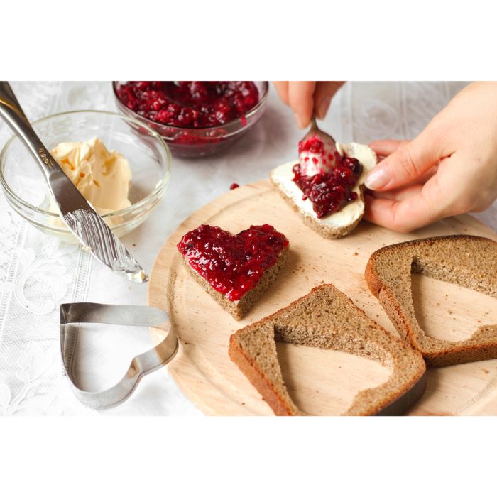 Mrs. Anderson's Baking Heart Cutter with Storage Container, Set of 5