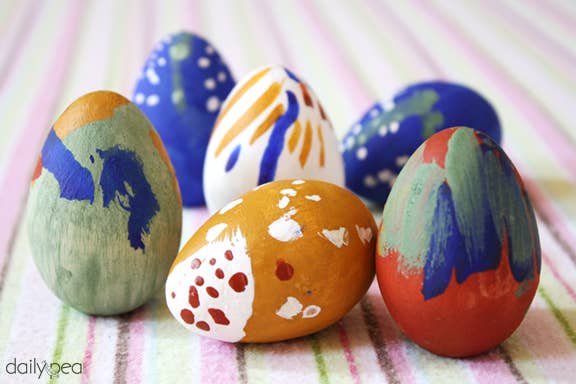 Natural Earth Paint Wooden Eggs Craft Kit